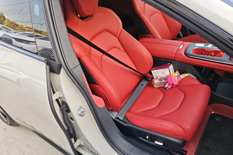 Used  SU7 2024 Rear-Drive Ultra-Long Range Advanced Pro-Level Intelligent Driving Version
