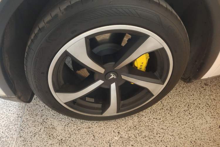 Used Tesla Model Y 2025 Rear-Wheel-Drive Version
