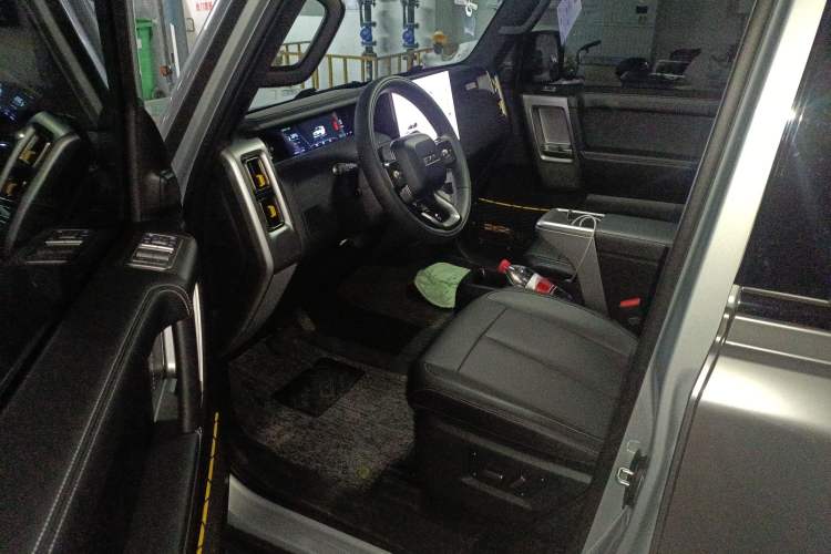 Used  V23 2025 501 Four-Wheel Drive Advanced Version
