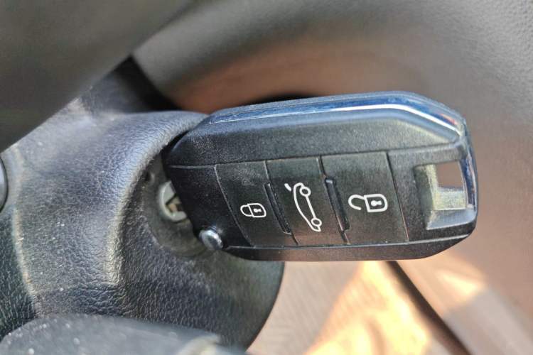 Used Peugeot 3008 2015 2.0L Automatic Classic Edition