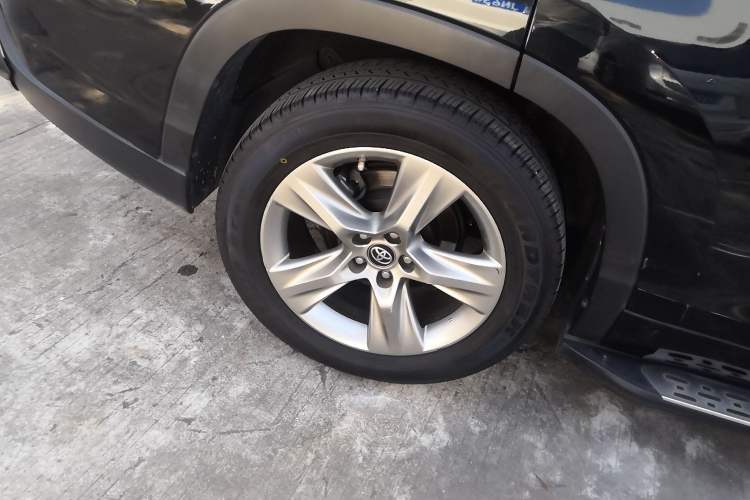 Used Toyota Highlander 2018 2.0T Four-Wheel Drive Luxury Version 7 Seats China VI Standard
