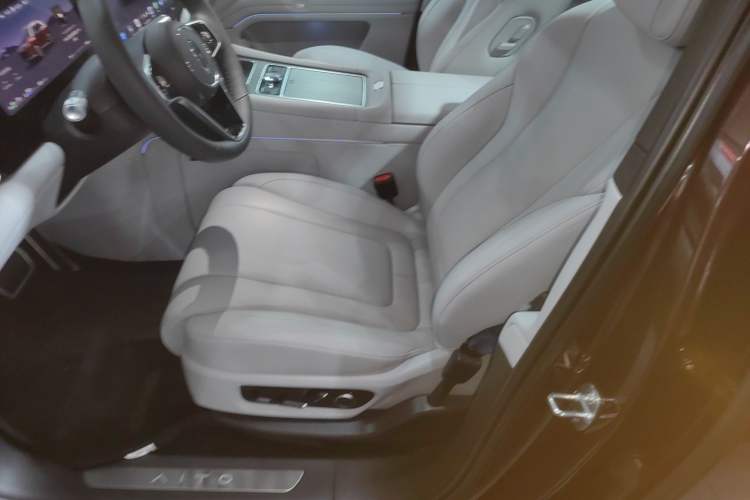 Used Hima AITO M9 2025 Extended-Range Max Version 52 kWh 6-Seater Edition