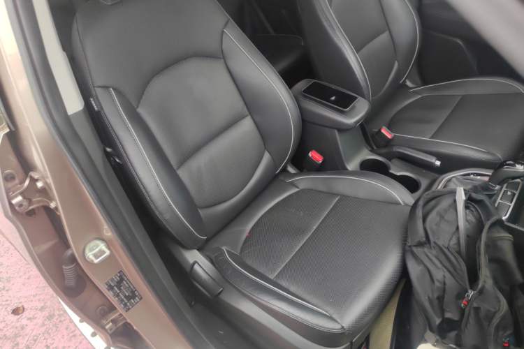 Used Hyundai ix25 2015 1.6L Automatic Two-Wheel-Drive Deluxe DLX Model
