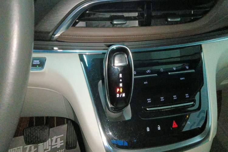 Used Buick GL8 2023 Land Executive Class Comfort Model
