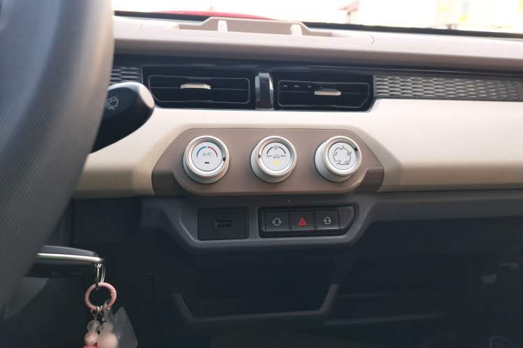 Used Chery QQ Ice Cream 2022 120km Conical Shape Lithium Iron Phosphate
