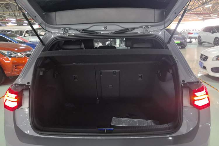 Used Volkswagen Golf 2023 Facelift 280TSI DSG R-Line Lite
