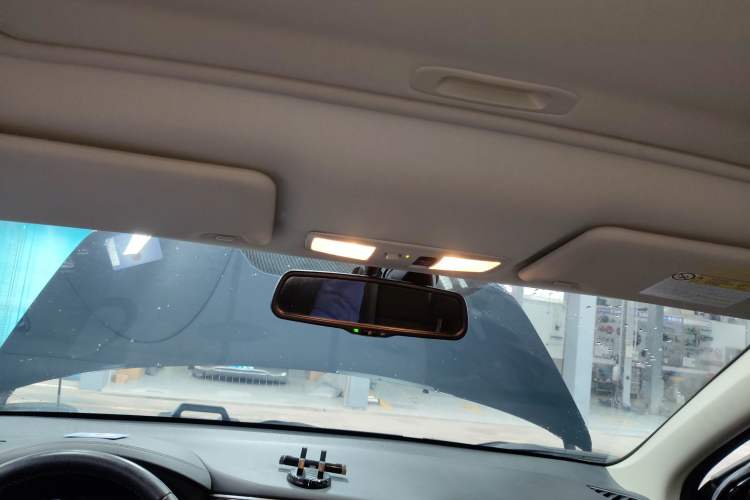 Used Mitsubishi Outlander 2019 2.4L 4x4 Zhi Xiang Edition 5 Seats China VI Standard
