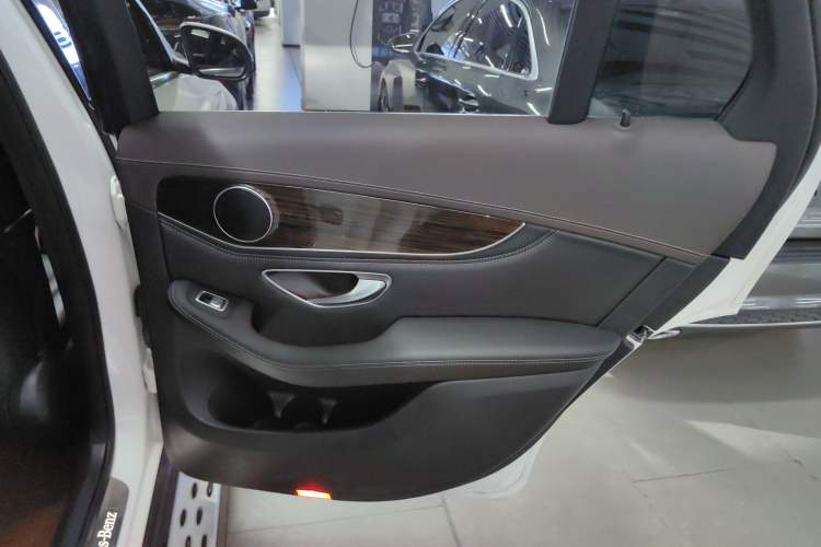 Used Mercedes-Benz GLC 2019 Facelift GLC 260 L 4MATIC Luxury Model
