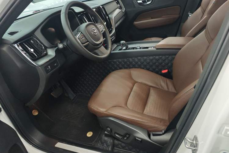 Used Volvo XC60 2022 B5 4x4 Zhiyi Luxury Edition
