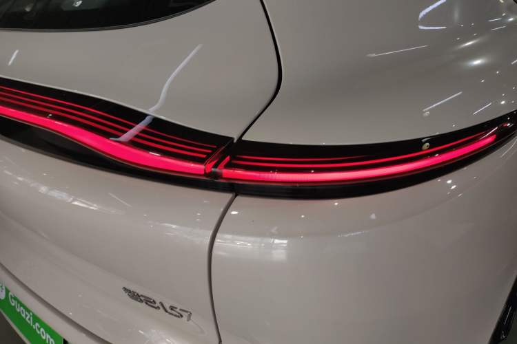 Used  LS7 2023 77 kWh Urban Fit Rear-Wheel Drive
