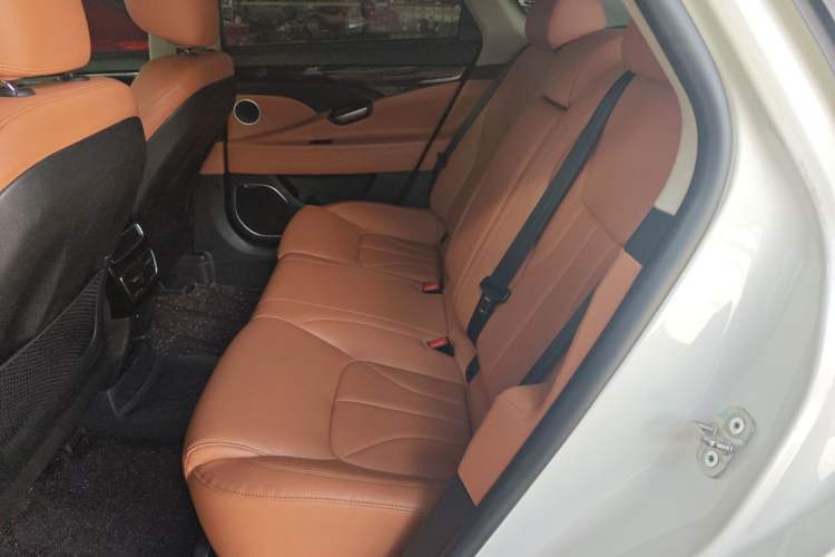 Used Geely Auto Emgrand GT 2016 1.8T Zunya Model
