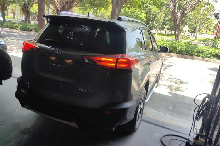 Used Toyota RAV4 2015 2.0L CVT Two-Wheel Drive Fashion Edition
