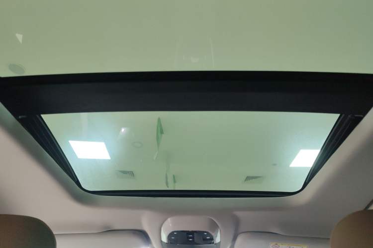 Used  Lingyun 2019 1.6T Two-Wheel Drive Diamond Edition
