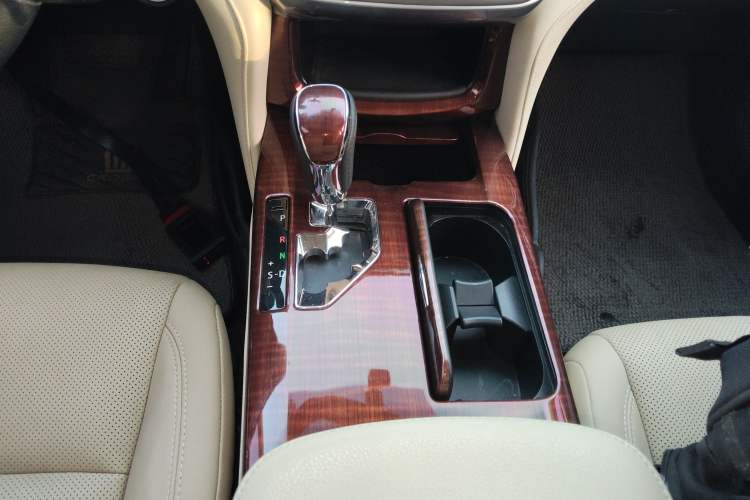 Used Toyota Crown 2015 2.0T Fashion Edition
