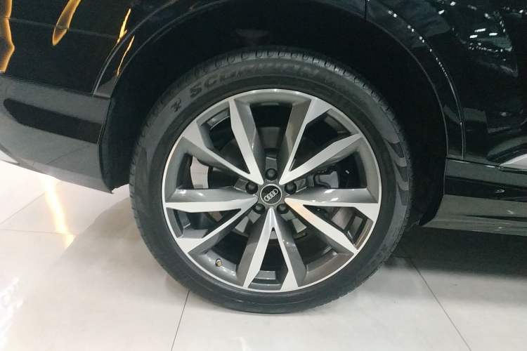 Used Audi Q7 2023 45 TFSI quattro S line Sport model
