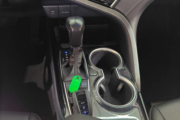 Used Toyota Camry 2019 2.5S FENGSHANG Version China VI Standard
