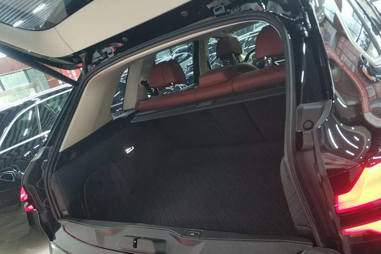 Used BMW X5 2023 xDrive 30Li Luxury M Sport Package