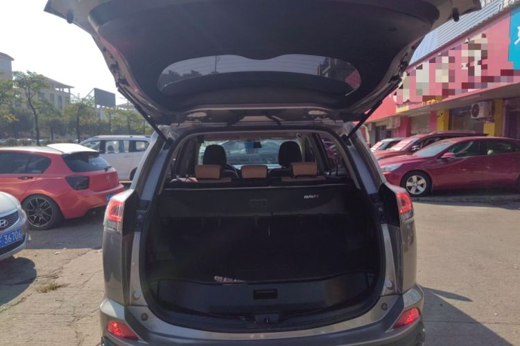 Used Toyota RAV4 2016 2.0L CVT Two-Wheel Drive Fashion Edition China V Standard
