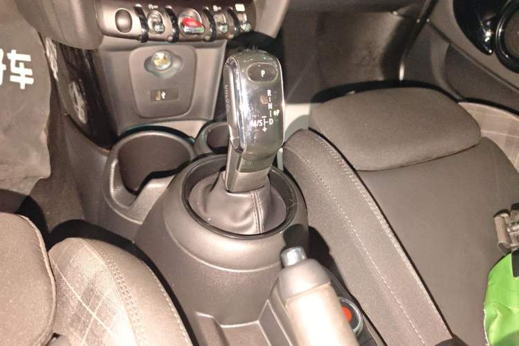 Used  MINI 2018 1.5T COOPER Classic Edition Five-Door Version
