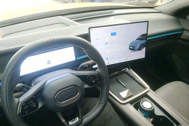 Used Lynk & Co 07 2024 EM-P 126 Long-Range Halo