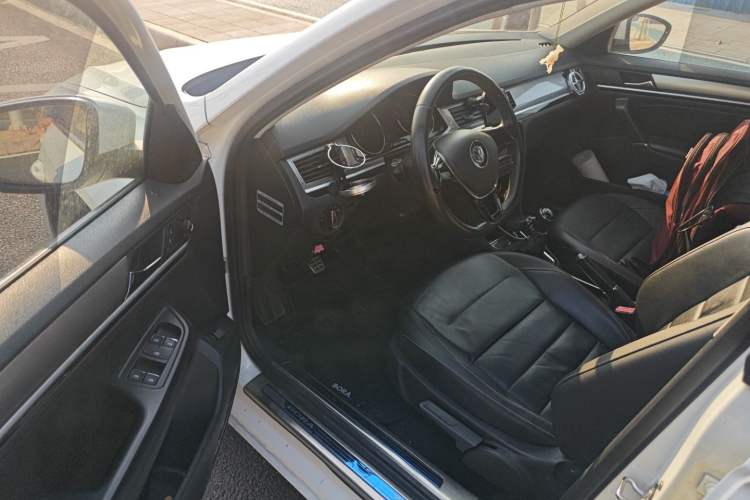 Used Volkswagen Bora 2016 1.6L manual Comfort trim level
