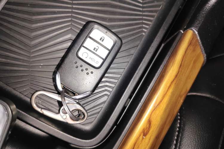 Used Honda CR-V 2017 240TURBO CVT Front-Wheel Drive Fashion Edition
