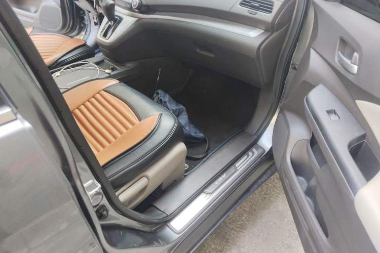 Used Honda CR-V 2013 2.0L Two-Wheel-Drive Classic Edition