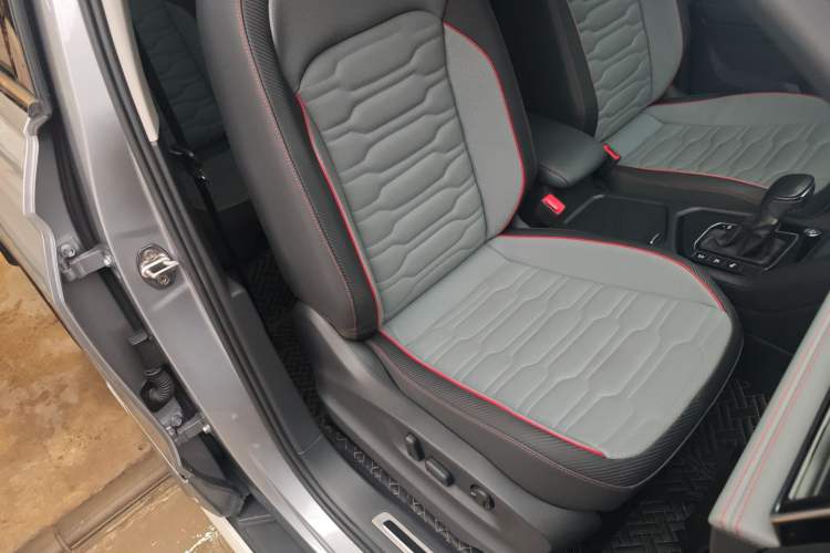 Used Volkswagen Tiguan L 2022 330TSI Automatic Two-Wheel Drive R-Line Flagship Edition
