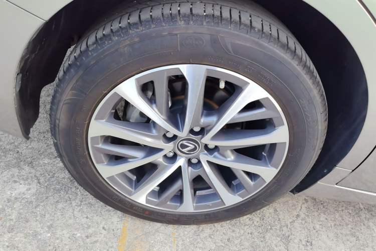 Used Lexus ES 2023 200 Excellence Edition
