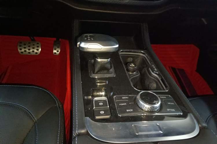 Used  BJ40 2020 2.0T Automatic Four-Wheel Drive Urban Hunter Edition Chivalrous Type
