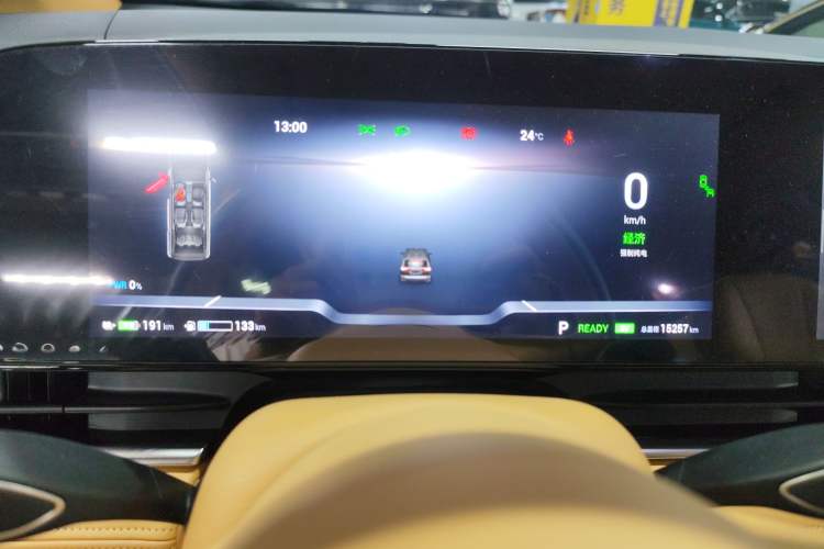 Used VOYAH Dream 2024 PHEV Extended-Range Premium Edition
