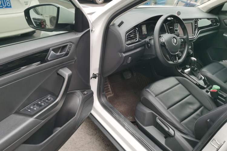 Used Volkswagen T-ROC 2019 280TSI DSG Two-Wheel Drive Comfort Version China VI Standard
