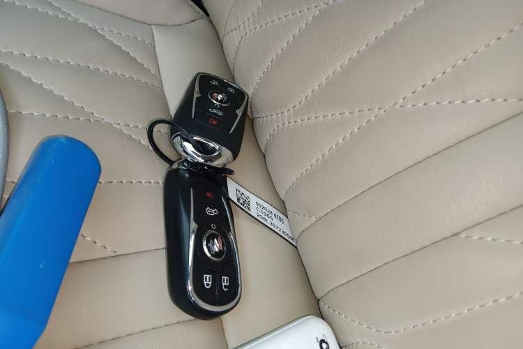 Used Buick GL8 2023 Facelifted Land Cruiser Executive Luxury Version
