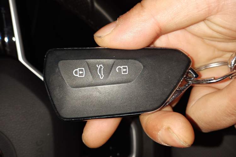 Used Volkswagen Golf 2025 300TSI R-Line
