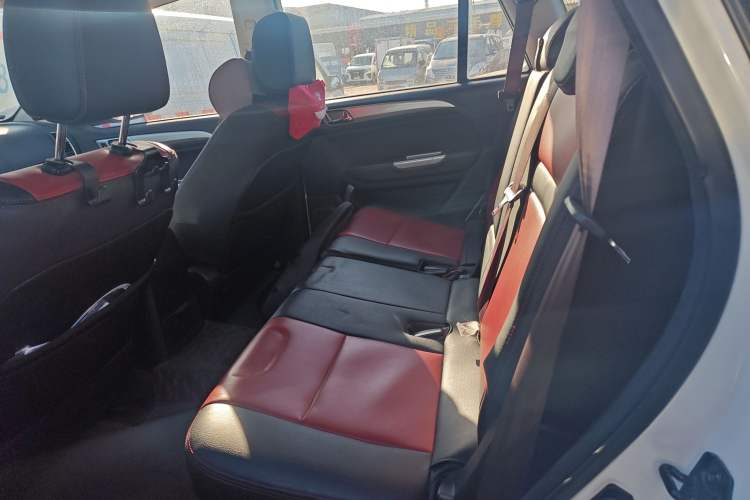 Used Foton Savana 2017 2.8T Automatic 2WD Diesel Luxury 7-Seater