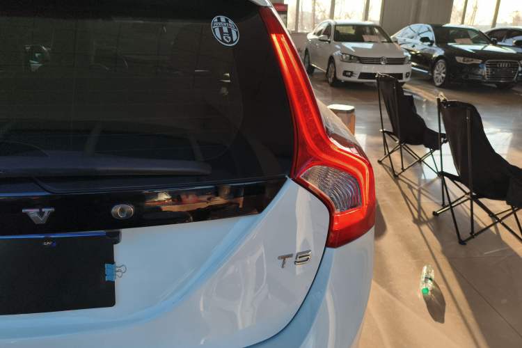 Used Volvo V60 2014 T5 Zhiyi Edition
