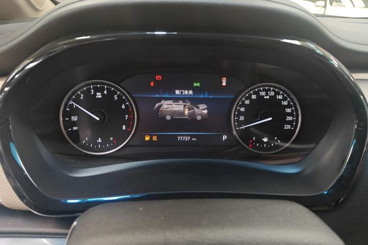 Used Buick GL8 2023 Facelifted Land Cruiser Executive Luxury Version