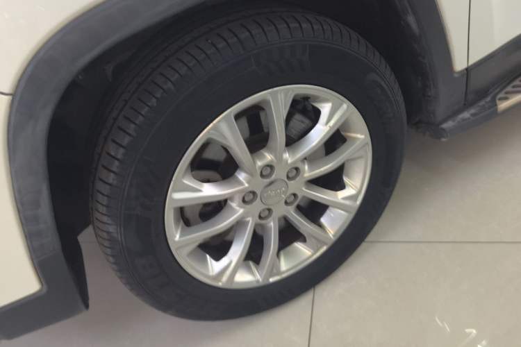 Used Jeep Cherokee 2019 2.0T Two-Wheel Drive Smart Enjoyment Version China V
