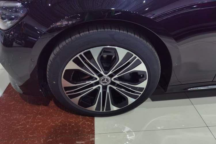 Used Mercedes-Benz E-Class 2025 Facelift E 300 L Luxury Edition