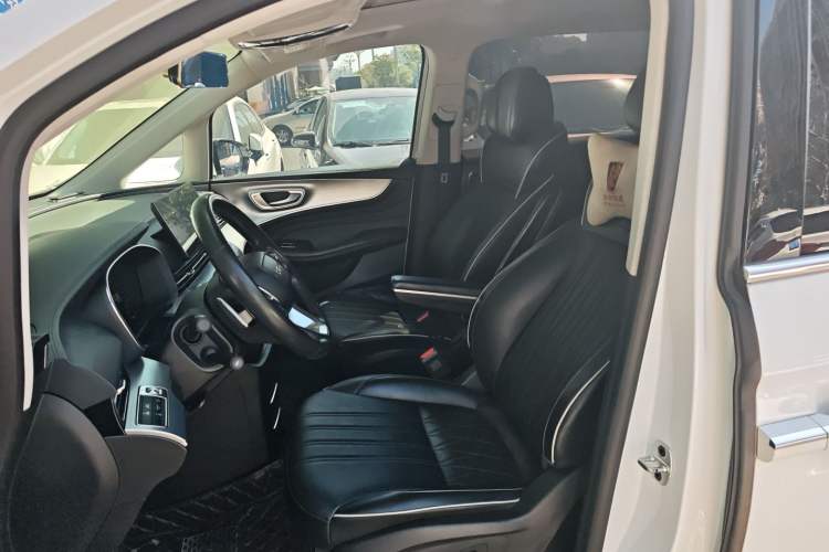 Used Roewe iMAX8 2021 400TGI Supreme Series Lu Zun Edition
