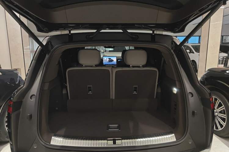 Used Denza N9 2025 Flagship Model
