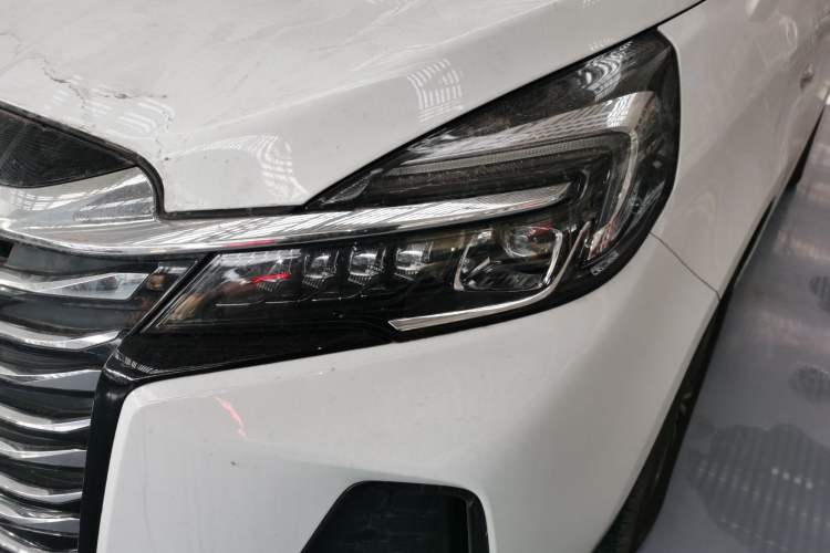 Used Buick GL8 2023 Facelifted Land Cruiser Executive Luxury Version
