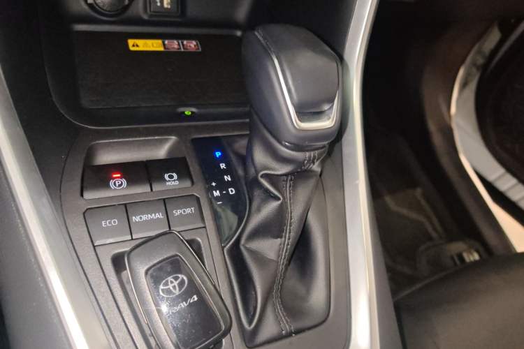 Used Toyota RAV4 2023 2.0L CVT Two-Wheel Drive Fashion Plus Edition
