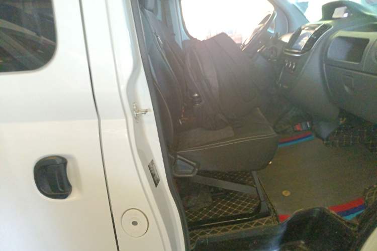 Used SAIC MAXUS Xintu V80 2021 2.0T Manual Classic Aoyuntong Short Wheelbase Mid-Height 7/8/9-Seater