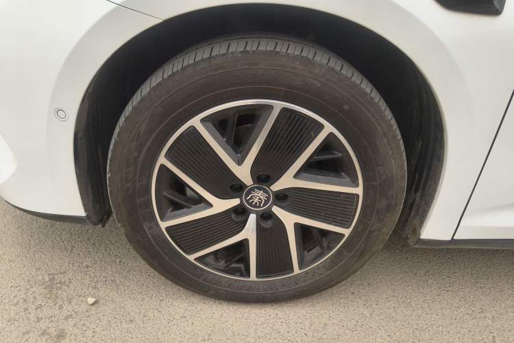 Used BYD Qin L 2025 DM-i Smart Drive 120KM Leading Model