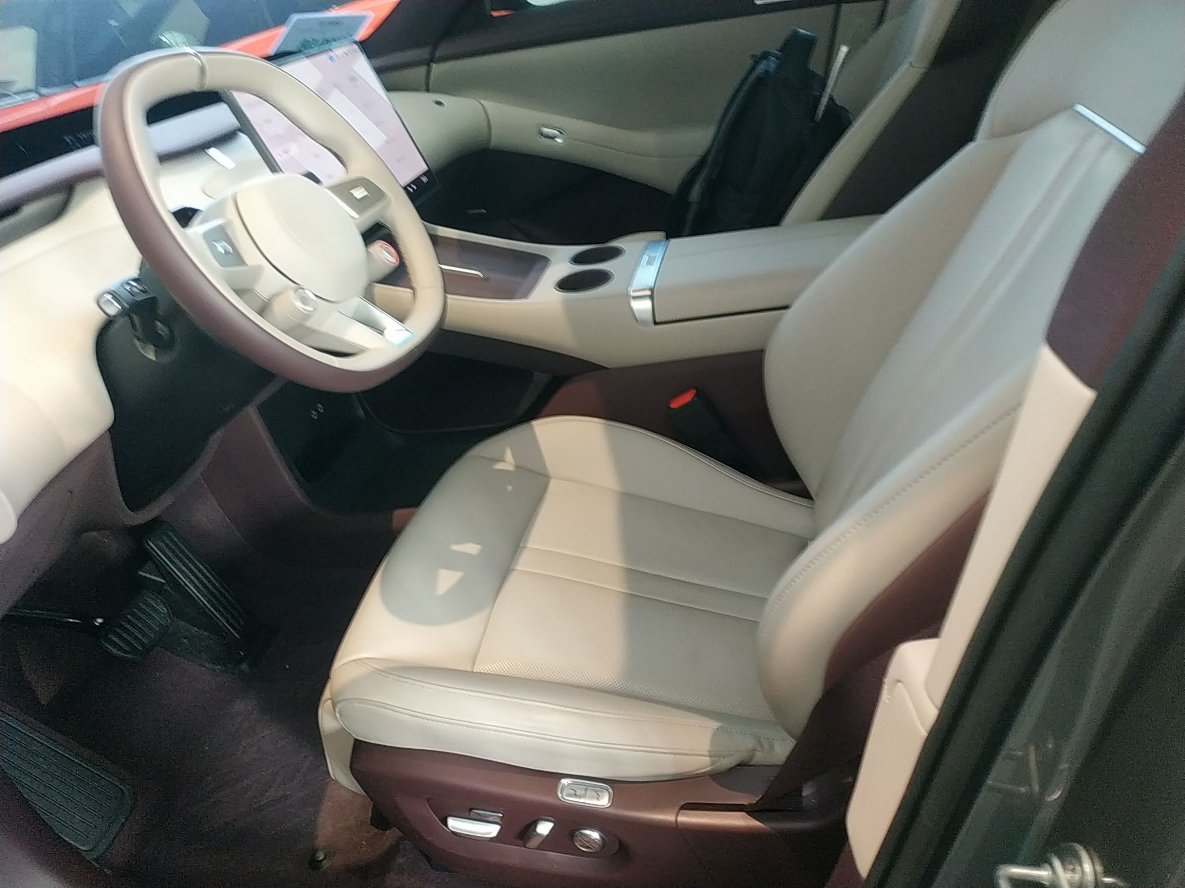 Переднее сиденье в автомобиле