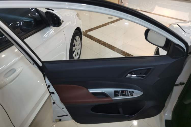 Used BYD F3 2015 Energy-Saving Edition 1.5L Automatic Prestige Model
