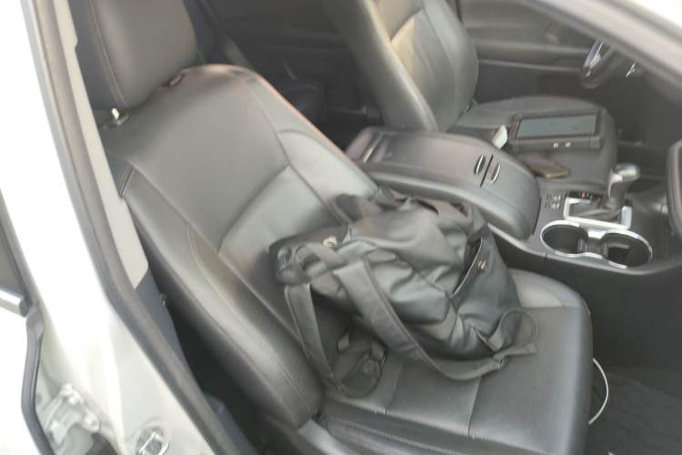 Used Toyota Highlander 2018 2.0T Two-Wheel-Drive Luxury Edition 7 Seats Emission Standard China V
