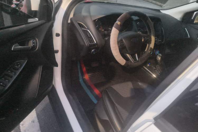 Used Ford Focus 2018 Sedan Classic 1.6L Automatic Trendy SmartDrive Edition
