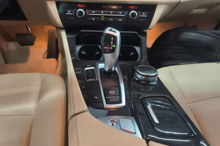 Used BMW 5 Series 2014 525Li Luxury Design Package
